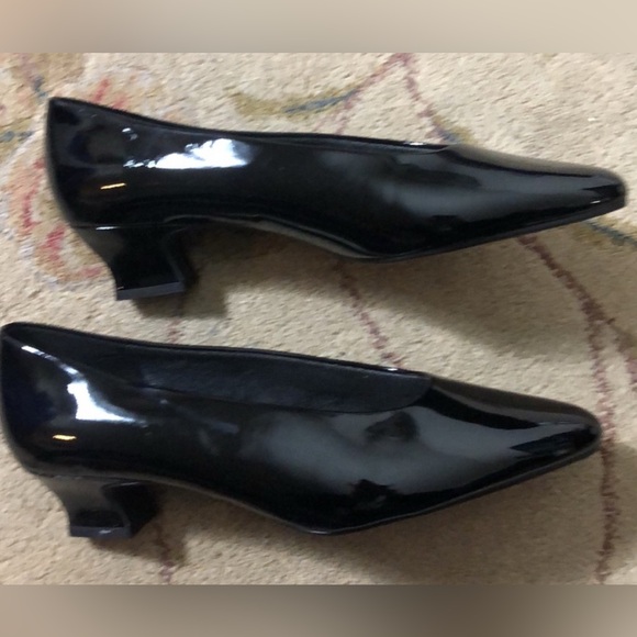 Soft Flexible Shoes By HIGHLIGHTS Women's Black Pumps Size 10 NWOT - Picture 2 of 7